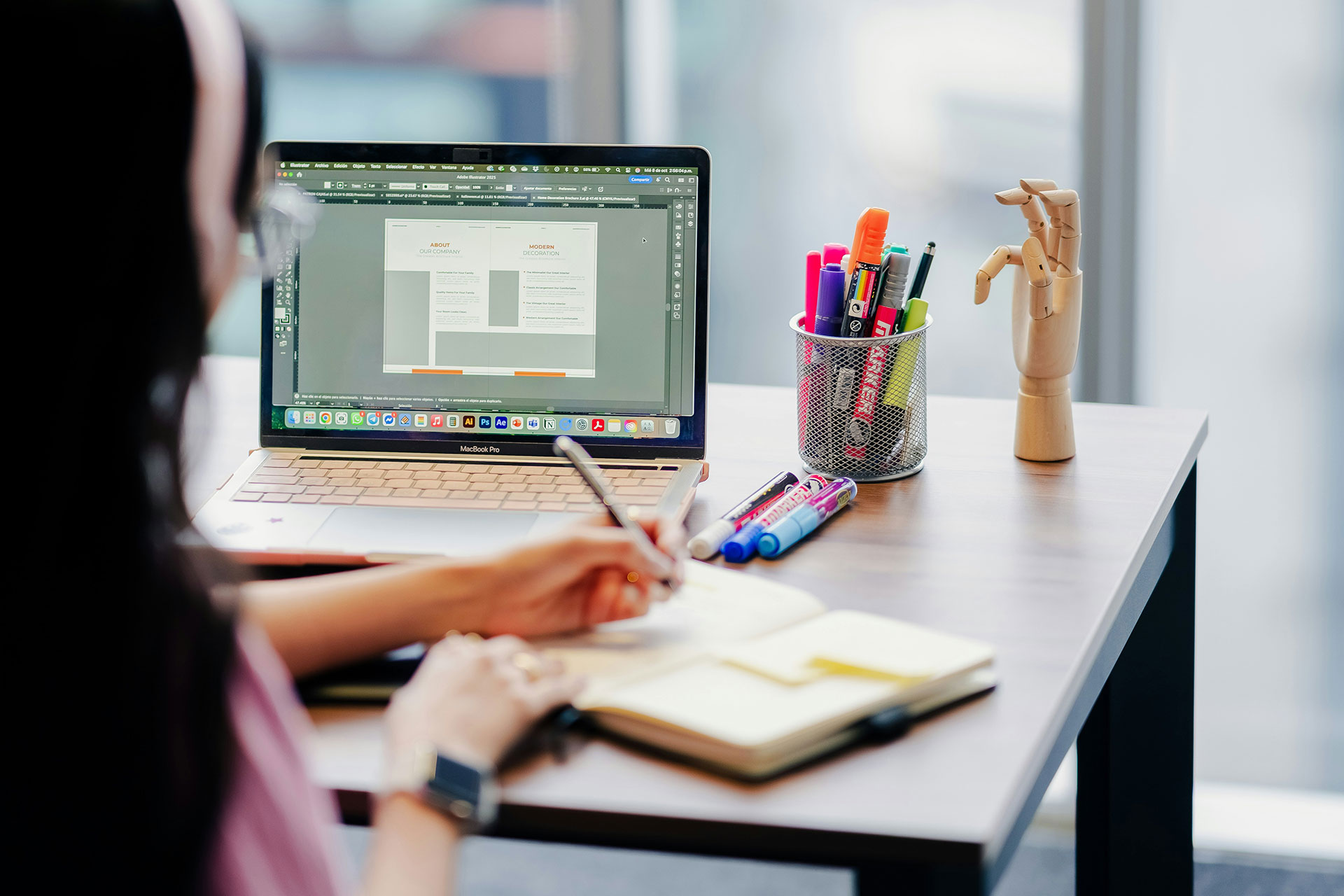 How a Strong Visual Identity Builds Trust Online